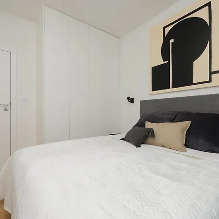 Apartmán Luxury With Balcony & Air Conditioning In The Centre Of By Renters Prestige