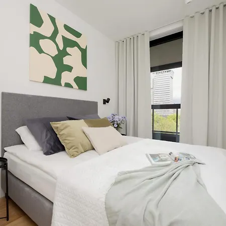 Luxury With Balcony & Air Conditioning In The Centre Of By Renters Prestige Apartmán *