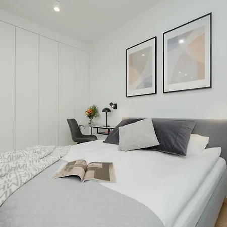 Luxury With Balcony & Air Conditioning In The Centre Of By Renters Prestige Apartmán Varšava