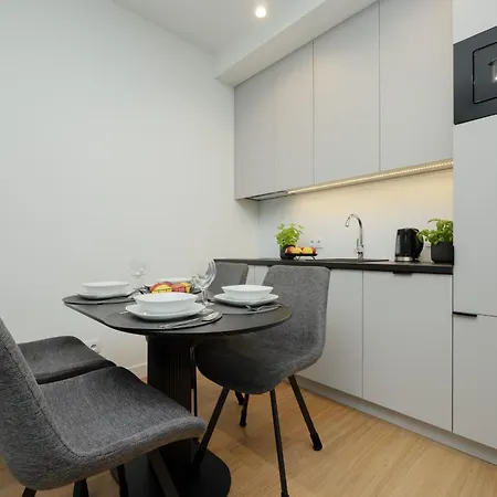 Luxury With Balcony & Air Conditioning In The Centre Of By Renters Prestige Apartmán *