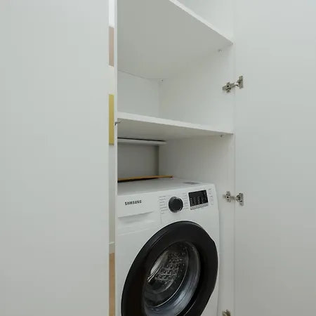 Luxury With Balcony & Air Conditioning In The Centre Of By Renters Prestige Apartmán *