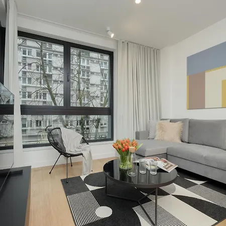 Luxury With Balcony & Air Conditioning In The Centre Of By Renters Prestige Apartmán *