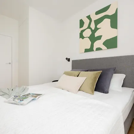 Apartman Luxury With Balcony & Air Conditioning In The Centre Of By Renters Prestige *