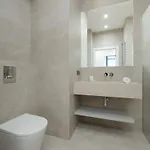 Lägenhet Luxury With Balcony & Air Conditioning In The Centre Of By Renters Prestige