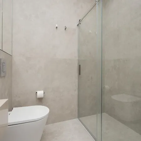 Lägenhet Luxury With Balcony & Air Conditioning In The Centre Of By Renters Prestige *