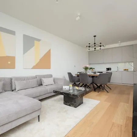 Lägenhet Luxury With Balcony & Air Conditioning In The Centre Of By Renters Prestige Warszawa
