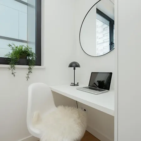 Luxury With Balcony & Air Conditioning In The Centre Of By Renters Prestige