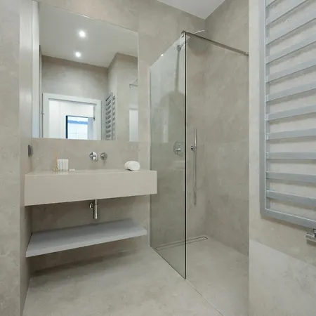 Luxury With Balcony & Air Conditioning In The Centre Of By Renters Prestige Varsovia