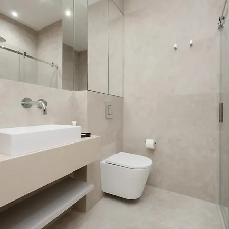 Apartment Luxury With Balcony & Air Conditioning In The Centre Of By Renters Prestige