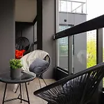 Apartamento Luxury With Balcony & Air Conditioning In The Centre Of By Renters Prestige