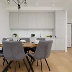 Apartamento Luxury With Balcony & Air Conditioning In The Centre Of By Renters Prestige Varsovia