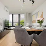 Luxury With Balcony & Air Conditioning In The Centre Of By Renters Prestige Apartamento
