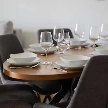 Lägenhet Luxury With Balcony & Air Conditioning In The Centre Of By Renters Prestige *