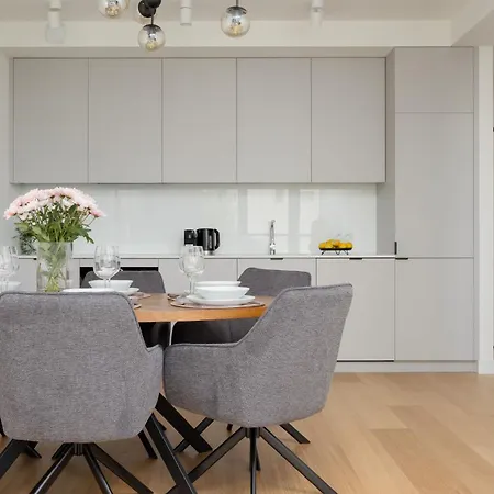 Luxury With Balcony & Air Conditioning In The Centre Of By Renters Prestige Lägenhet