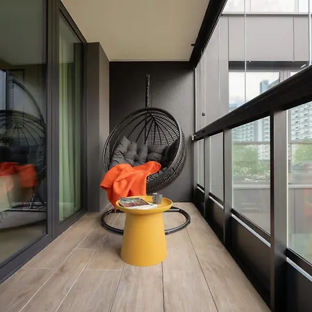 Luxury With Balcony & Air Conditioning In The Centre Of By Renters Prestige *