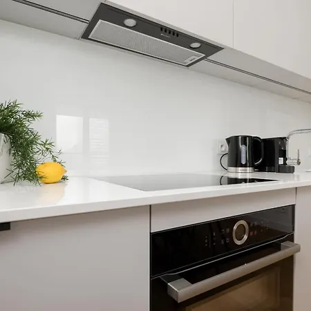 Lägenhet Luxury With Balcony & Air Conditioning In The Centre Of By Renters Prestige