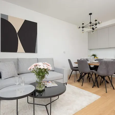 Lägenhet Luxury With Balcony & Air Conditioning In The Centre Of By Renters Prestige Warszawa