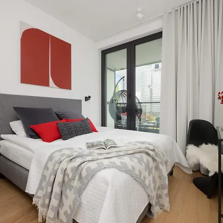 Lägenhet Luxury With Balcony & Air Conditioning In The Centre Of By Renters Prestige *